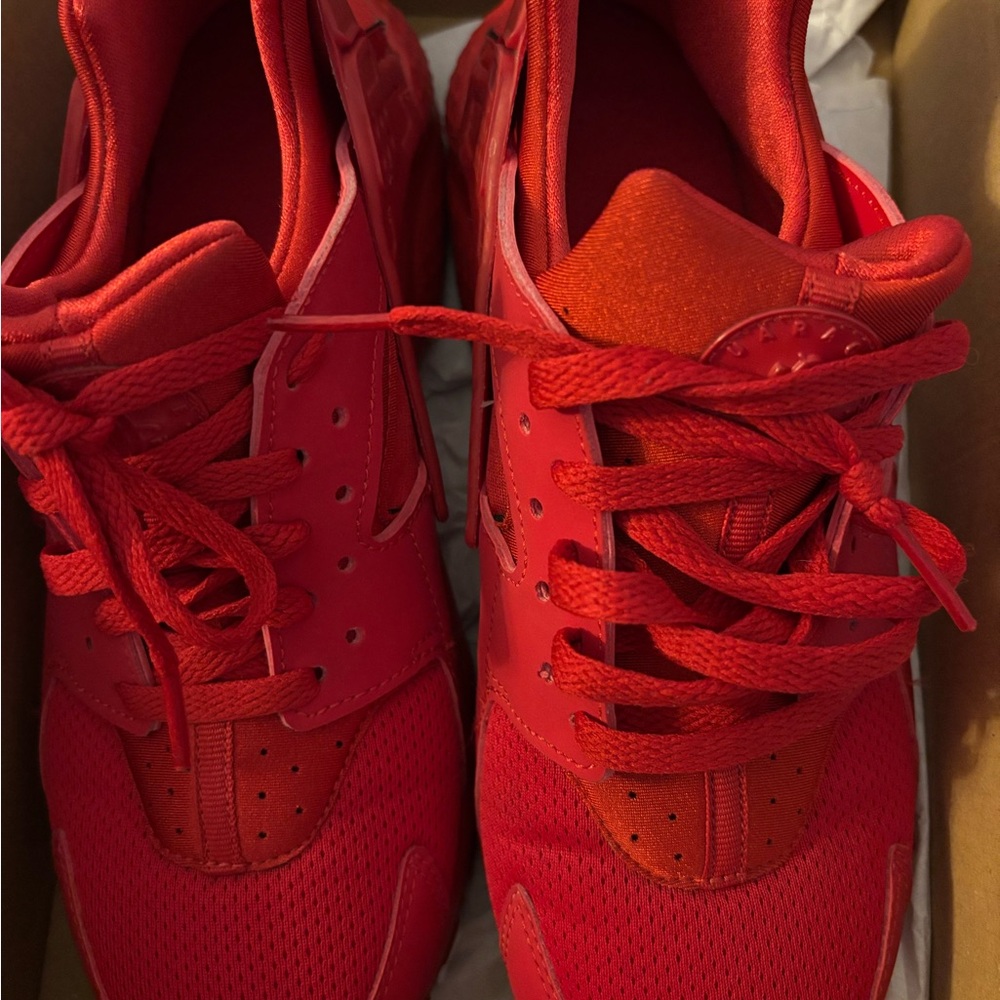 Nike 7Y Red Huarache Run
